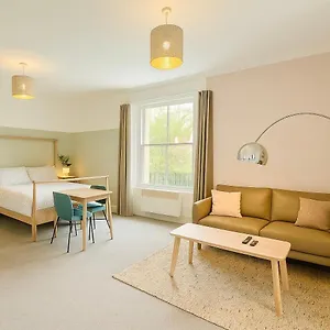 Flat With Parking Permit Apartment