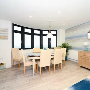Apartment Luxury 3 Bed Apartment- Large Balcony With Seaviews